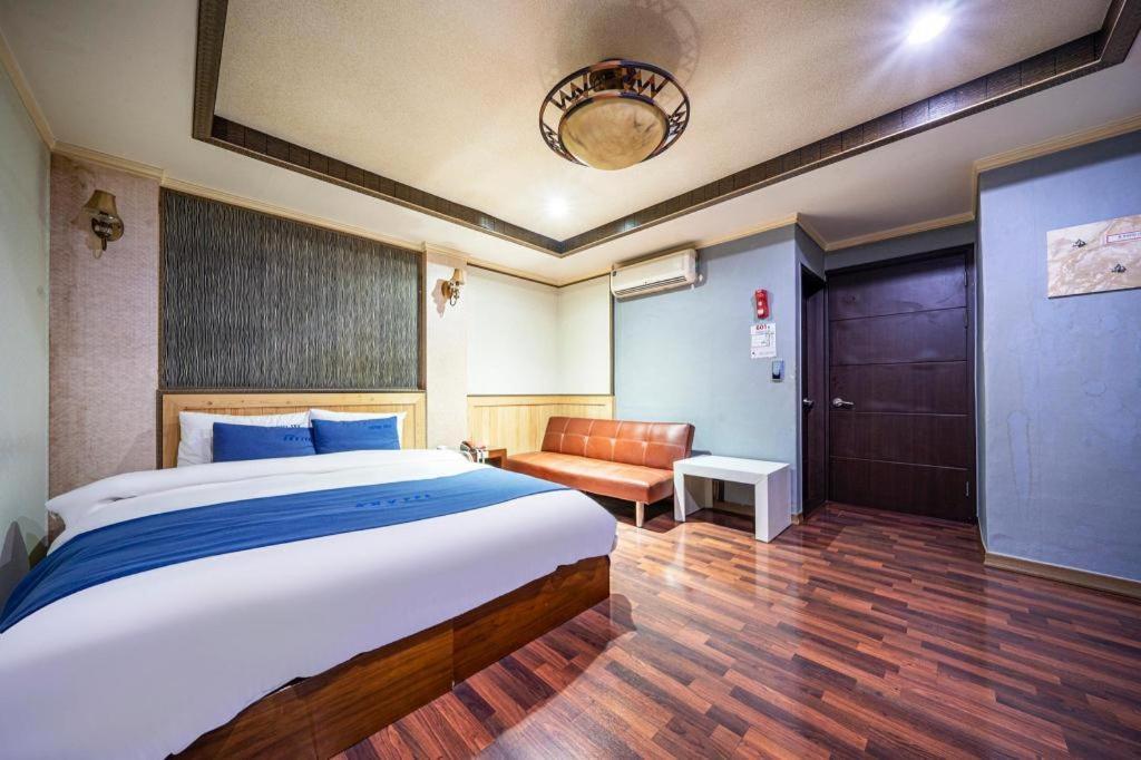 Sky Hotel Changwon Exterior photo