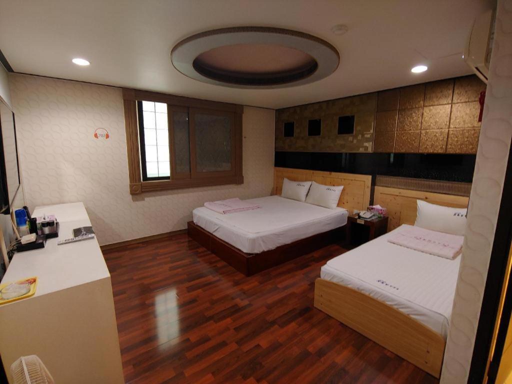 Sky Hotel Changwon Exterior photo