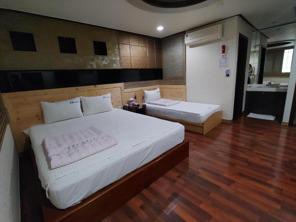 Sky Hotel Changwon Exterior photo