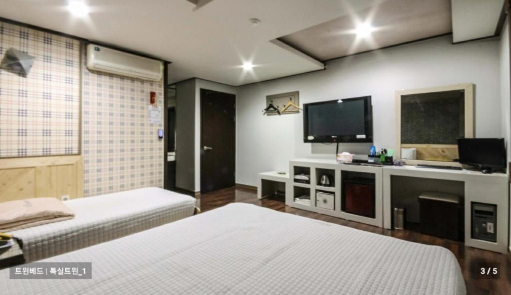 Sky Hotel Changwon Exterior photo