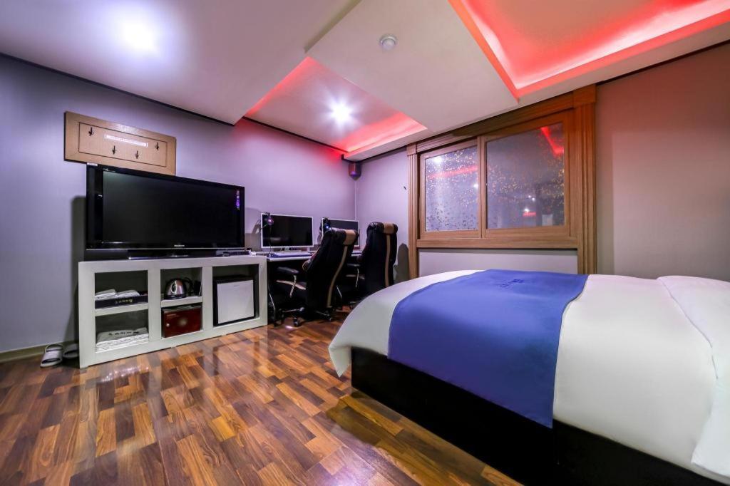Sky Hotel Changwon Exterior photo