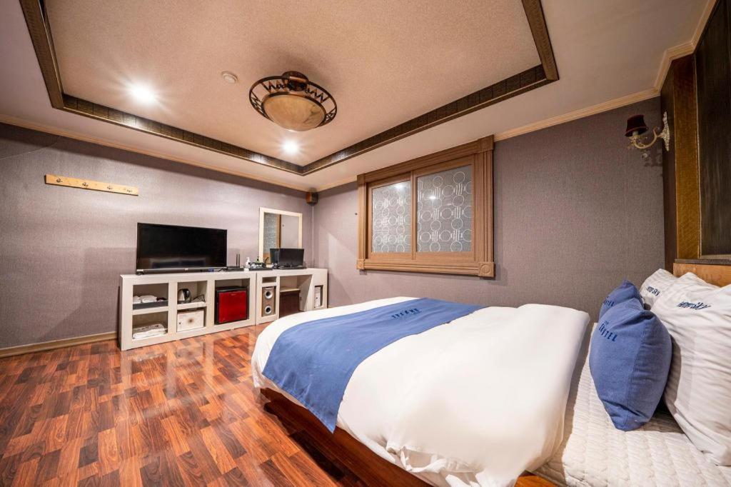Sky Hotel Changwon Exterior photo