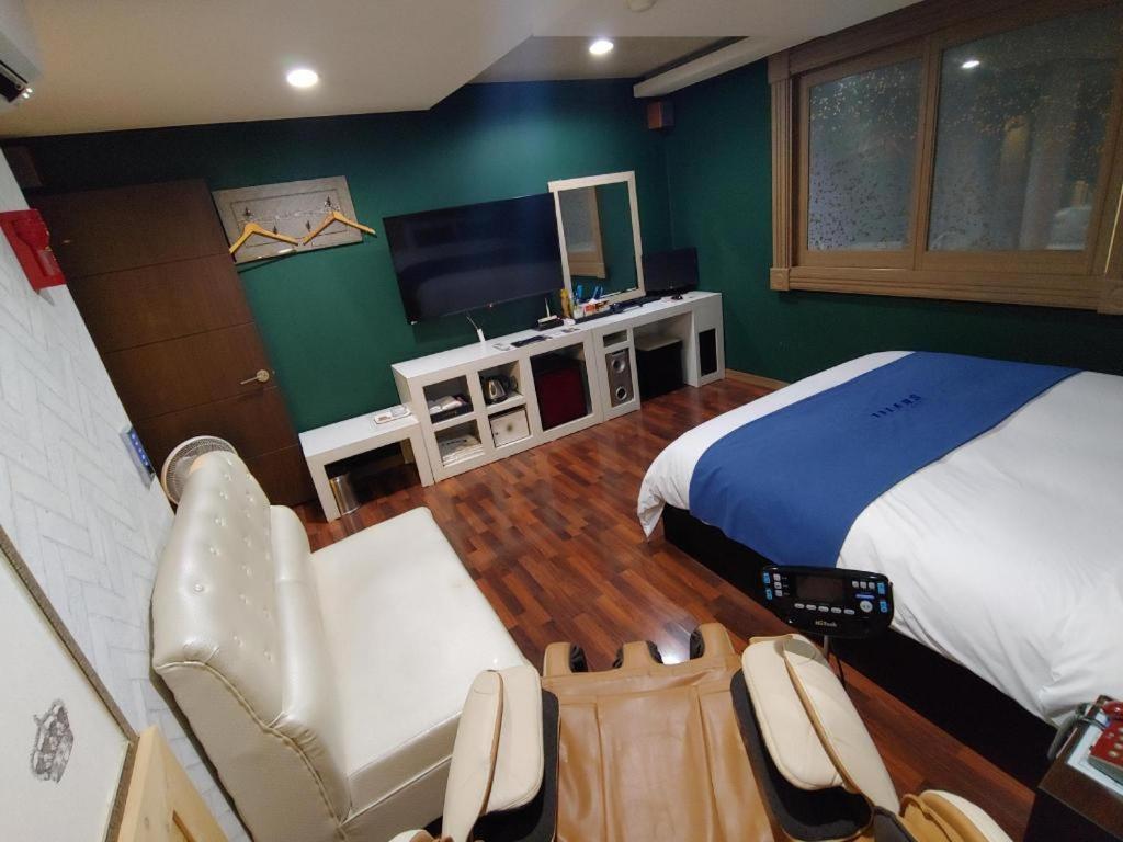 Sky Hotel Changwon Exterior photo