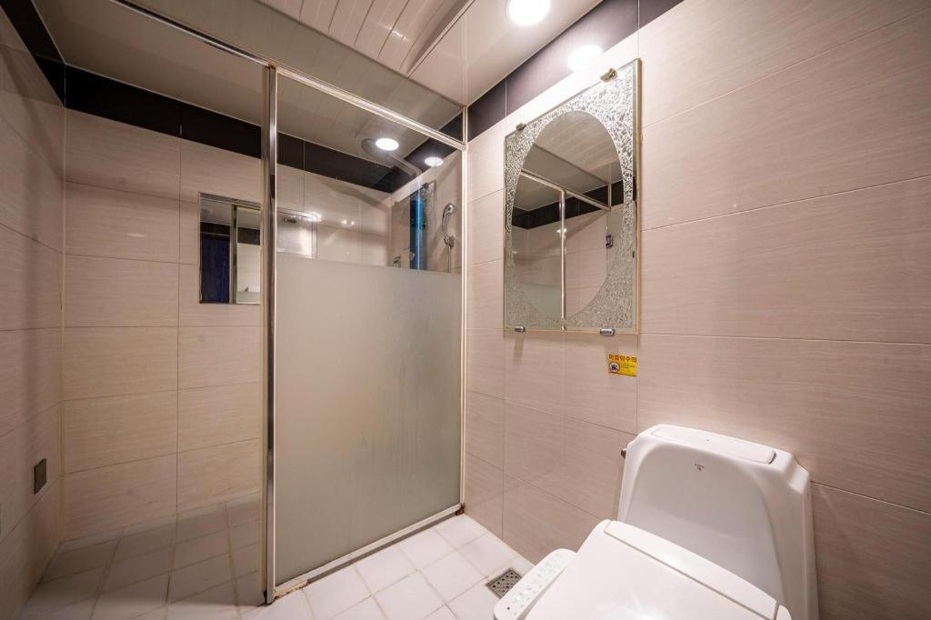 Sky Hotel Changwon Exterior photo