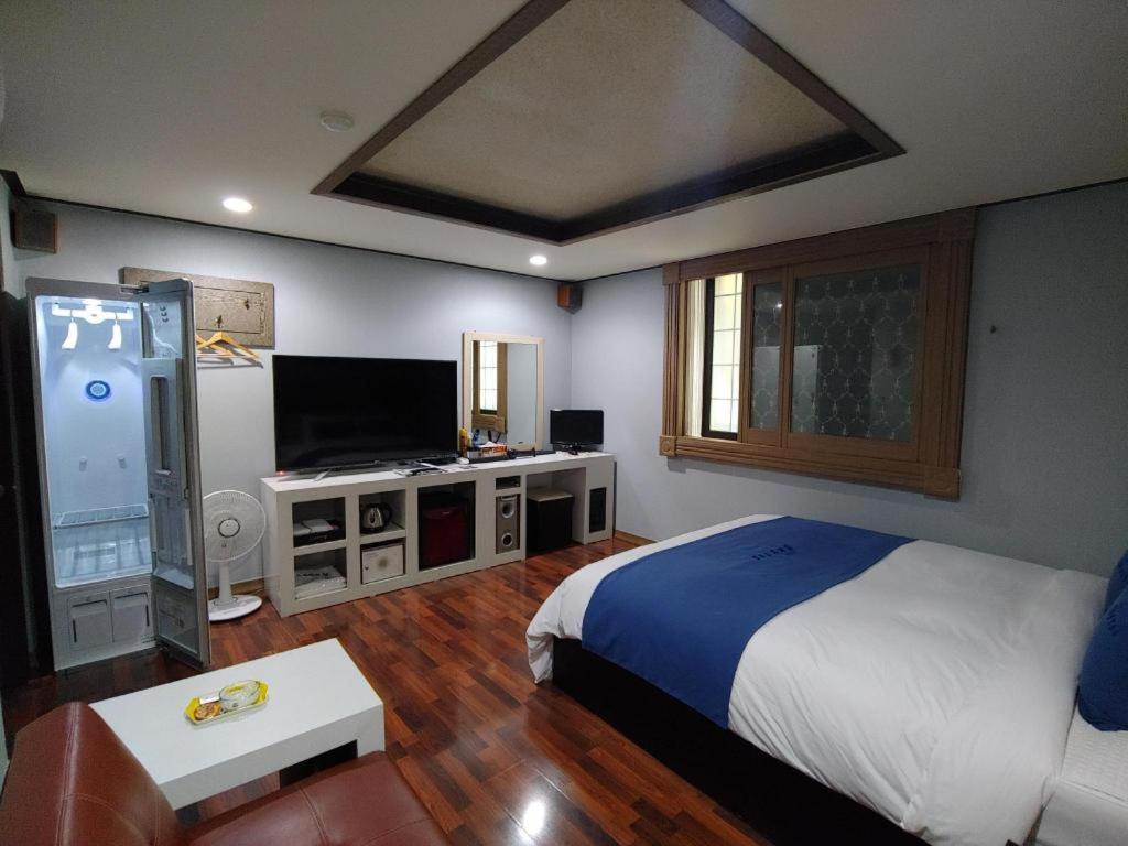 Sky Hotel Changwon Exterior photo