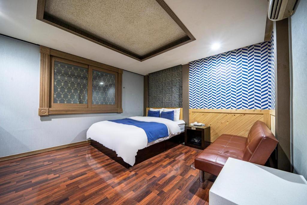 Sky Hotel Changwon Exterior photo