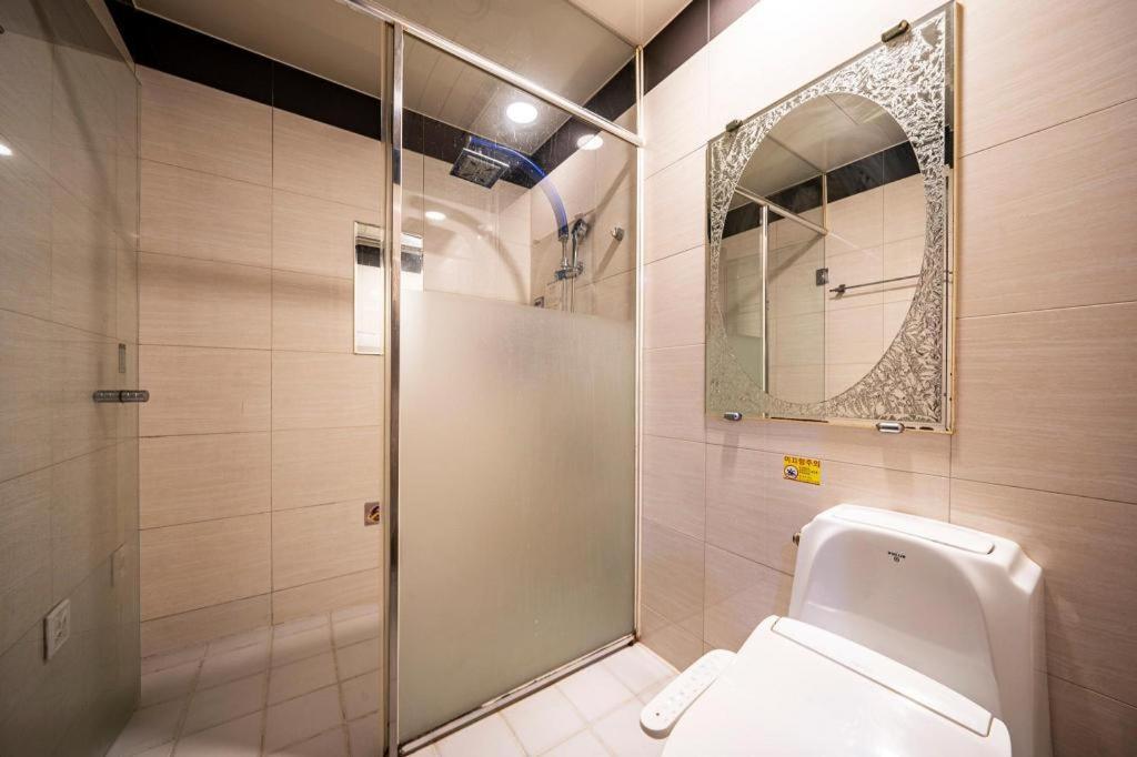 Sky Hotel Changwon Exterior photo
