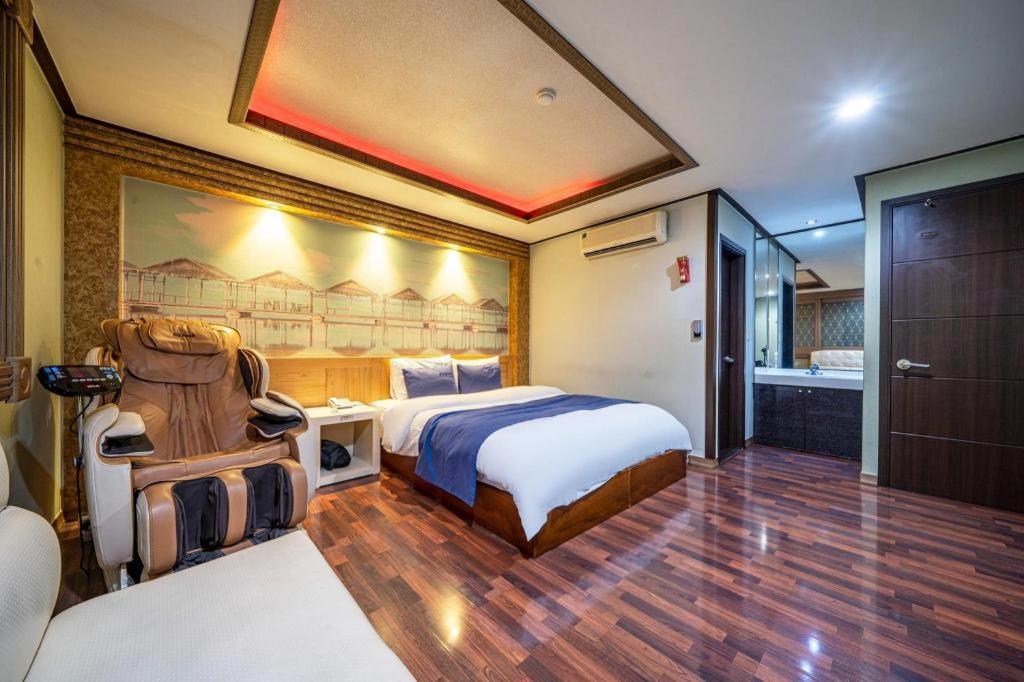 Sky Hotel Changwon Exterior photo