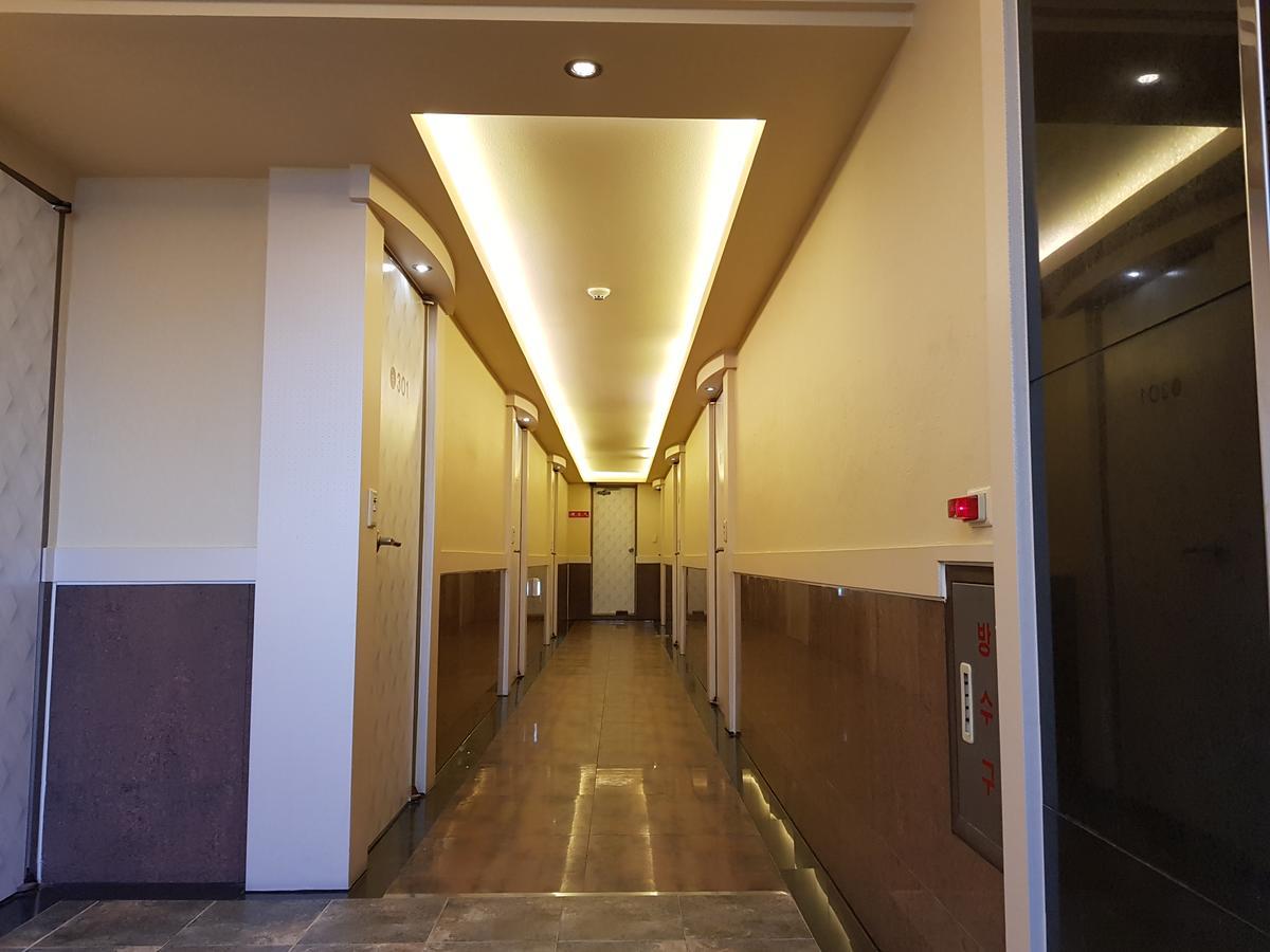 Sky Hotel Changwon Exterior photo